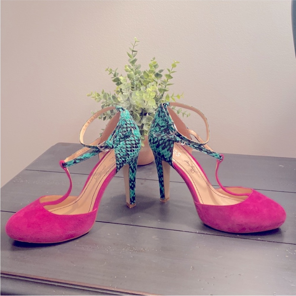 ABS Allen Schwartz T-Strap Reptile and Suede Color-block Heels Size 8 - Picture 4 of 11